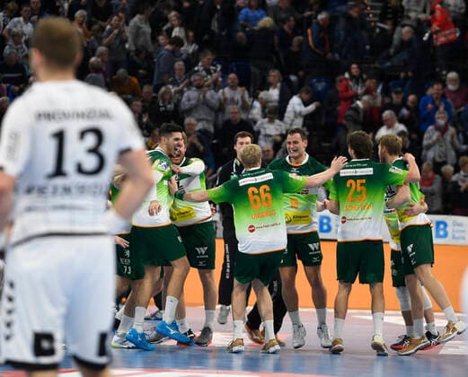 Cheering at Wetzlar, Handball Bundesliga, Liqui Moly HBL, Men, 18 Matchday, THW Kiel vs HSG Wetzlar, 22 12 19 Kiel Sparkassen Arena Schleswig Holstein Germany