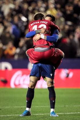 Bilder des Jahres 2019, Sport 12 Dezember Sport Themen der Woche KW51 Levante s goalkeeper Aitor Fernandez and teammate Cabaco celebrate their third goal against Celta Vigo during the Spanish LaLiga Primera Division soccer match between Levante U.D and Celta Vigo played at the Ciutat de Valencia stadium in Valencia, Spain, 22 December 2019. Levante U.D vs R.C Celta Vigo !ACHTUNG: NUR REDAKTIONELLE NUTZUNG!  Copyright: xBielxAlinox GRAF3704 20191222-637126444499324529