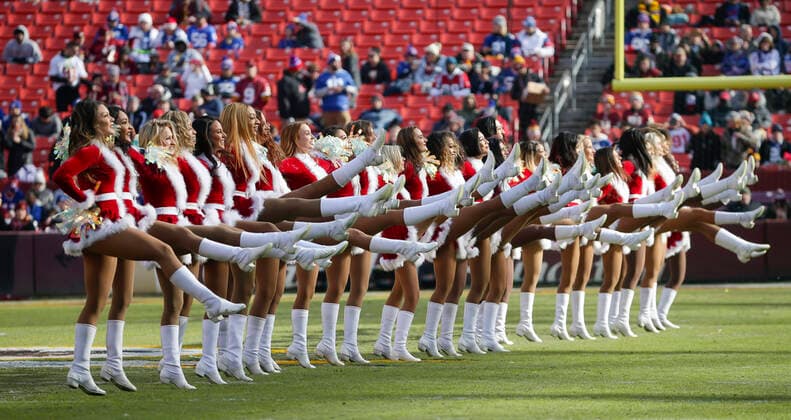 December 22, 2019: Redskin Cheerleaders perform during a NFL, American Football Herren, USA football game between the Washington Redskins and the New York Giants at FedEx Field in Landover, MD. CSM NFL 2019: Giants vs Redskins DEC 22 - ZUMAc04_ 20191222_zaf_c04_284 Copyright: xJustinxCooperx