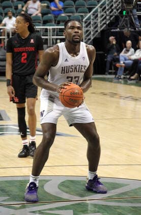 December 25, 2019 - Washington Huskies forward Isaiah Stewart (33) takes a free throw during the championship game at the Diamond Head Classic between the Washington Huskies and the Houston Cougars at the Stan Sheriff Center in Honolulu, HI - CSM. NCAA, College League, USA Basketball 2019: Diamond Head Classic Washington v Houston DEC25 - ZUMAc04_ 20191225_zaf_c04_167 Copyright: xMichaelxSullivanx