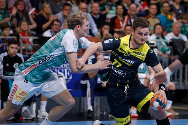 26 12 2019, TUI Arena, Hanover, league match, 1 Bundesliga, TSV Hanover Burgdorf vs TVB Stuttgart, pictured here Alfred Joensson 18, Han Burgdorf in duel with David Schmidt 77, Stuttgart TSV Hanover Burgdorf vs TVB Stuttgart