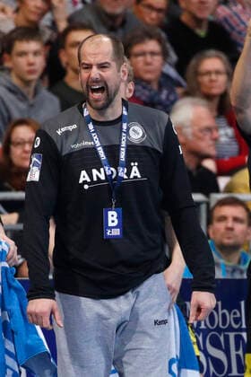 26 12 2019, TUI Arena, Hanover, league match, 1 Bundesliga, TSV Hanover Burgdorf vs TVB Stuttgart, in the picture Juergen Schweikardt coach, Stuttgart is sour TSV Hanover Burgdorf vs TVB Stuttgart