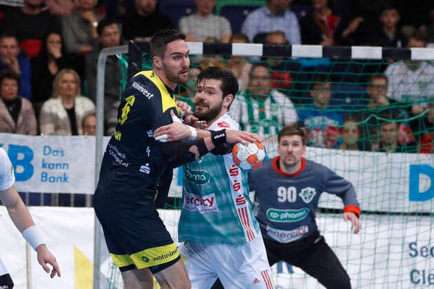 26 12 2019, TUI Arena, Hanover, league match, 1 Bundesliga, TSV Hanover Burgdorf vs TVB Stuttgart, in the picture Dominik Weiss 6, Stuttgart in duel with Evgeni Pevnov 14, Han Burgdorf TSV Hanover Burgdorf vs TVB Stuttgart