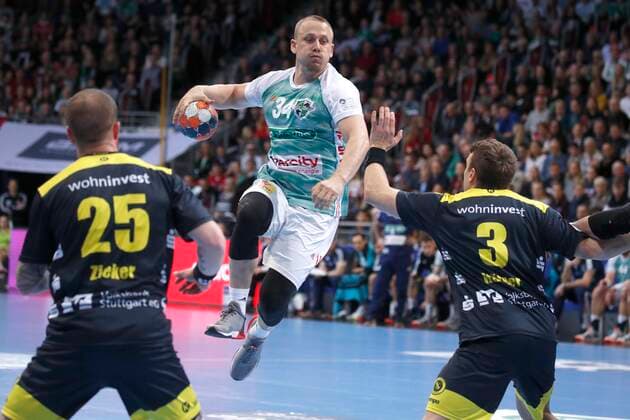 26 12 2019, TUI Arena, Hanover, league match, 1 Bundesliga, TSV Hanover Burgdorf vs TVB Stuttgart, in the picture Patrick Zieker 25, Stuttgart and Max Haefner 3, Stuttgart in the duel with Morten Olsen 34, Han Burgdorf TSV Hanover Burgdorf vs TVB Stuttgart