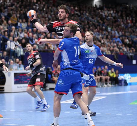 v l Michael Haass HC Erlangen 13 , Bobby Schagen TBV Lemgo Lippe 14 GER, Handball, 1 Bundesliga, TBV Lemgo Lippe against HC Erlangen, 26 12 2019 Lemgo Copyright: xStrohdiekx Eibner-Pressefotox EP_jsk