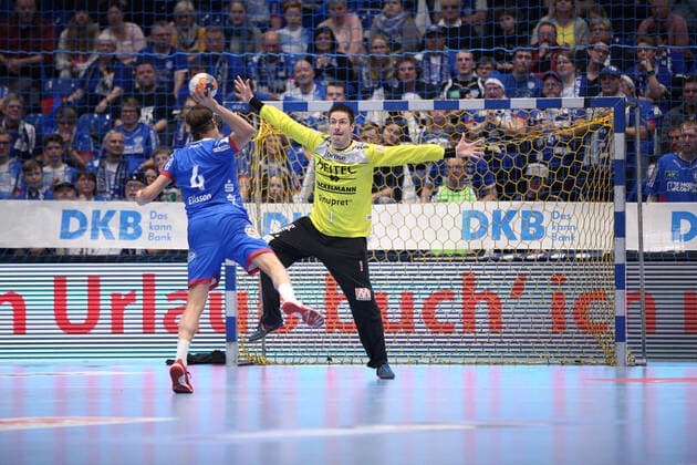 v l Bjarki Mar Elisson TBV Lemgo Lippe 4 , Carsten Lichtlein HC Erlangen 1 GER, Handball, 1 Bundesliga, TBV Lemgo Lippe against HC Erlangen, 26 12 2019 Lemgo Copyright: xStrohdiekx Eibner-Pressefotox EP_jsk