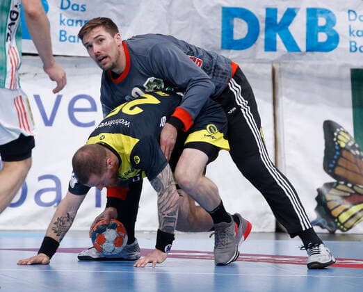 26 12 2019, TUI Arena, Hanover, league match, 1 Bundesliga, TSV Hanover Burgdorf vs TVB Stuttgart, in the picture Patrick Zieker 25, Stuttgart in duel with Urban Lesjak 90, Han Burgdorf TSV Hanover Burgdorf vs TVB Stuttgart