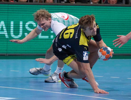 26 12 2019, TUI Arena, Hanover, league match, 1 Bundesliga, TSV Hanover Burgdorf vs TVB Stuttgart, pictured here Alfred Joensson 18, Han Burgdorf in duel with Tim Roman Wieling 96, Stuttgart TSV Hanover Burgdorf vs TVB Stuttgart