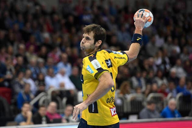 Handball Bundesliga 19 Matchday Bergischer HC Rhein Neckar Löwen on 26 12 2019 in the ISS Dome in Düsseldorf Rhein Neckar Löwe Uwe Gensheimer at the Siebenmeter WD