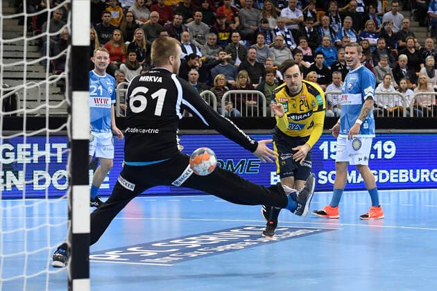 Handball Bundesliga 19 Matchday Bergischer HC Rhein Neckar Löwen on 26 12 2019 in the ISS Dome in Düsseldorf Rhein Neckar Löwe Patrick Groetzki Nr 24 against BHCs goalkeeper Tomas Mrkva Nr 61 WD