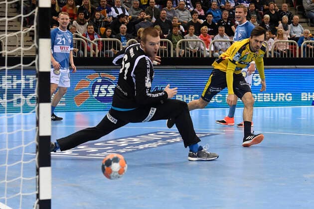 Handball Bundesliga 19 Matchday Bergischer HC Rhein Neckar Löwen on 26 12 2019 in the ISS Dome in Düsseldorf Rhein Neckar Löwe Patrick Groetzki Nr 24 against BHCs goalkeeper Tomas Mrkva Nr 61 WD