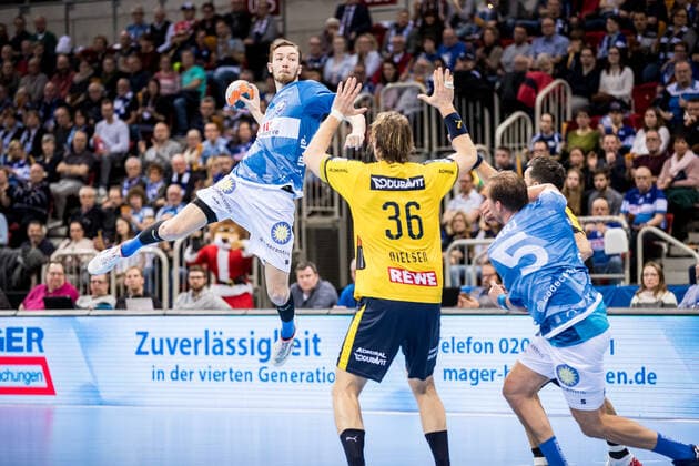 1 Handball Bundesliga Bergischer HC Rhein Neckar Loewen 26 12 2019 Alexander Weck 9, Bergischer Handball Club , Jesper Nielsen 36, Rhein Neckar Loewen , 1 Handball Bundesliga, Bergischer HC Rhein Neckar Loewen, ISS Dome, Duesseldorf Copyright: xBEAUTIFULxSPORTS Wunderlx