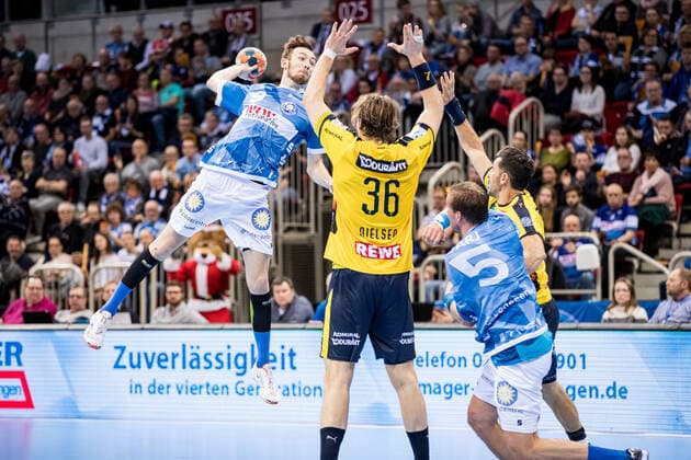 1 Handball Bundesliga Bergischer HC Rhein Neckar Loewen 26 12 2019 Alexander Weck 9, Bergischer Handball Club , Jesper Nielsen 36, Rhein Neckar Loewen , 1 Handball Bundesliga, Bergischer HC Rhein Neckar Loewen, ISS Dome, Duesseldorf Copyright: xBEAUTIFULxSPORTS Wunderlx