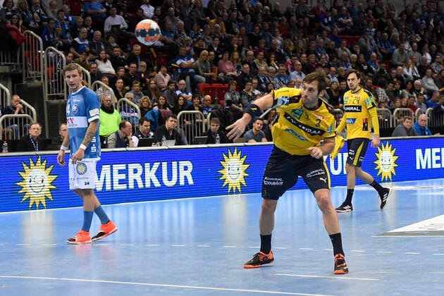 Handball Bundesliga 19 Matchday Bergischer HC Rhein Neckar Löwen on 26 12 2019 in the ISS Dome in Düsseldorf Seven Meters from Rhein Neckar Löwe Uwe Gensheimer No 3 WD