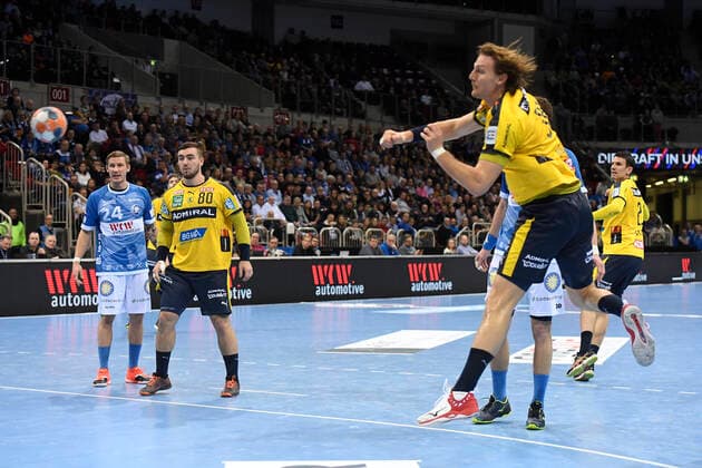 Handball Bundesliga 19 Matchday Bergischer HC Rhein Neckar Lions on 26 12 2019 in the ISS Dome in Düsseldorf Rhein Neckar Lion Jesper Nielsen Nr 36 free at the circle WD
