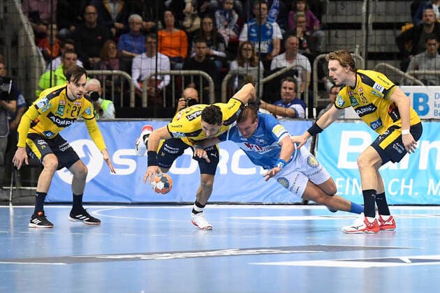 Handball Bundesliga 19 Matchday Bergischer HC Rhein Neckar Löwen on 26 12 2019 in the ISS Dome in Düsseldorf Rhein Neckar Löwe Alexander Petersson No 32 and Rhein Neckar Löwe Jesper Nielsen No 36 against BHCs Max Darj No 5 WD