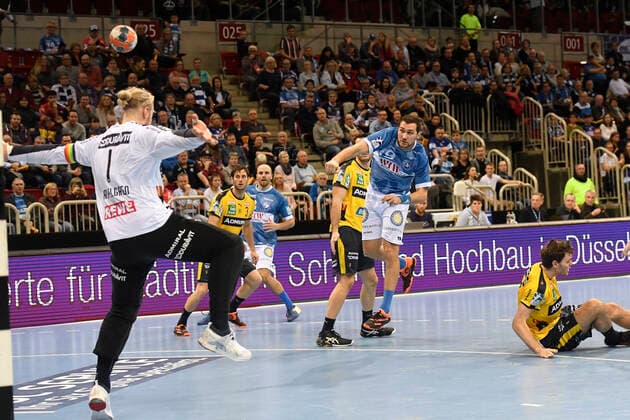 Handball Bundesliga 19 Matchday Bergischer HC Rhein Neckar Löwen on 26 12 2019 in the ISS Dome in Düsseldorf BHCs Tomas Babak Nr 19 successful against Rhein Neckar Löwe Mikael Appelgren Nr 1 WD