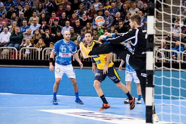 1 Handball Bundesliga Bergischer HC Rhein Neckar Loewen 26 12 2019 Uwe Gensheimer 3, Rhein Neckar Loewen , Christopher Rudeck 1, Bergischer Handball Club , 1 Handball Bundesliga, Bergischer HC Rhein Neckar Loewen, ISS Dome, Duesseldorf Copyright: xBEAUTIFULxSPORTS Wunderlx