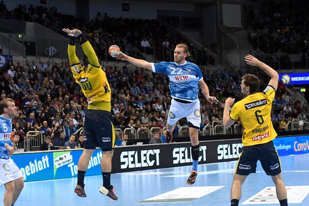 Handball Bundesliga 19 Matchday Bergischer HC Rhein Neckar Löwen on 26 12 2019 in the ISS Dome in Düsseldorf BHCs Fabian Gutbrod Nr 22 with the jump shot WD