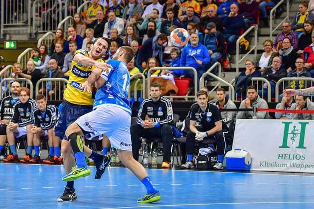 LIQUI MOLY Handball Bundesliga 2019 2020 26 12 2019 Bergischer HC Rhein Neckar Löwen, ISS Dome Düsseldorf Romain Lagarde RNL, 8 Maciej Majdzinski Bergischer HC, 14 Action Duel breakthrough goal, 26 12 2019, Düsseldorf Germany , Handball, Bundesliga, Bergischer HC Rhein Neckar Löwen xshx