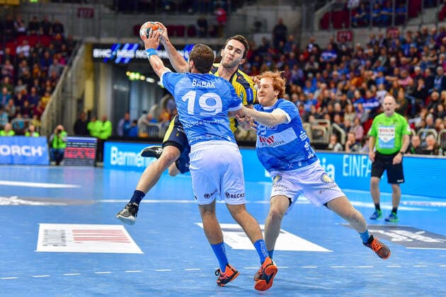 LIQUI MOLY Handball Bundesliga 2019 2020 26 12 2019 Bergischer HC Rhein Neckar Löwen, ISS Dome Düsseldorf Romain Lagarde RNL, 8 Lukas Stutzke Bergischer HC, 39 Tomas Babak Bergischer HC, 19 Attack emotions duel, 26 12 2019, Düsseldorf Germany , Handball, Bundesliga, Bergischer HC Rhein Neckar Löwen xshx