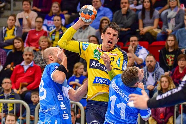 LIQUI MOLY Handball Bundesliga 2019 2020 26 12 2019 Bergischer HC Rhein Neckar Löwen, ISS Dome Düsseldorf Andy Schmid RNL, 2 Kristian Nippes Bergischer HC, 13 Arnor Thor Gunnarsson Bergischer HC, 11 Dreikampf Wille Emotionen Action Durchbruch, 26 12 2019, Düsseldorf Germany , Handball, Bundesliga, Bergischer HC Rhein Neckar Löwen xshx