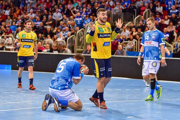 LIQUI MOLY Handball Bundesliga 2019 2020 26 12 2019 Bergischer HC Rhein Neckar Löwen, ISS Dome Düsseldorf Jannik Kohlbacher RNL, 80 Max Darj Bergischer HC, 5 Action Duel Emotions, 26 12 2019, Düsseldorf Germany , Handball, Bundesliga, Bergischer HC Rhein Neckar Löwen xshx