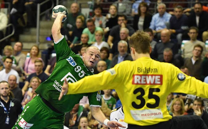 Paul Drux Foxes throwing, in front Joel Birlehm Goalkeeper Leipzig , Foxes Berlin SC DHFK Leipzig 1 Bundesliga, DKB Handball Bundesliga, 2019 2020 Men, Men, Men, Handball, Germany, Germany, Max Schmeling Halle Berlin, 26 12 2019