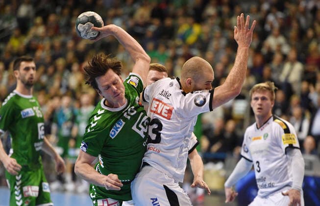 Hans Lindberg Füchse , at the throw, right Philipp Weber Leipzig , Maximilian Janke Leipzig , Füchse Berlin SC DHFK Leipzig 1 Bundesliga, DKB Handballbundesliga, 2019 2020 Men, Men, Men, Handball, Germany, Germany, Max Schmeling Halle Berlin, 26 12 2019