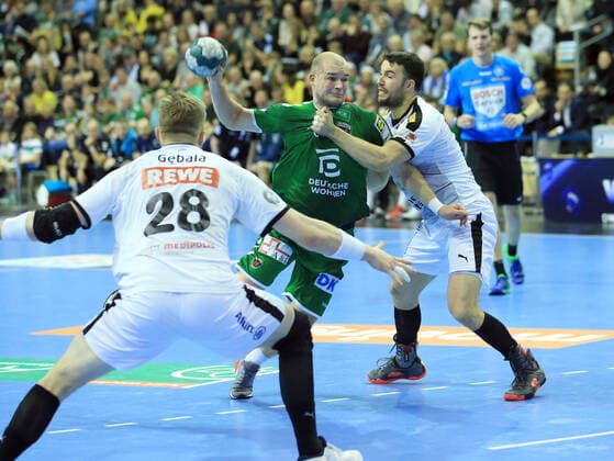 GER, DHB, 1 HBL, FUECHSE BERLIN VS SC DHfK LEIPZIG 26 12 2019, Max Schmeling Halle, Berlin, GER, DHB, 1 HBL, FUECHSE BERLIN VS SC DHfK LEIPZIG, DHB regulations prohibit any use of photographs as image sequences and or quasi video in image Paul Drux Fuechse Berlin 95 , Bastian Roscheck SC DHfK Leipzig 19 , Maciej Gebala SC DHfK Leipzig 28 nordphotox xEngler nph00076