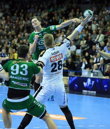 GER, DHB, 1 HBL, FUECHSE BERLIN VS SC DHfK LEIPZIG 26 12 2019, Max Schmeling Halle, Berlin, GER, DHB, 1 HBL, FUECHSE BERLIN VS SC DHfK LEIPZIG, DHB regulations prohibit any use of photographs as image sequences and or quasi video in image Hans Lindberg Fuechse Berlin 18 , Maciej Gebala SC DHfK Leipzig 28 nordphotox xEngler nph00076