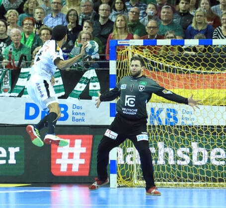GER, DHB, 1 HBL, FUECHSE BERLIN VS SC DHfK LEIPZIG 26 12 2019, Max Schmeling Halle, Berlin, GER, DHB, 1 HBL, FUECHSE BERLIN VS SC DHfK LEIPZIG, DHB regulations prohibit any use of photographs as image sequences and or quasi video in image Martin Ziemer Fuechse Berlin 1 , Raul Santos SC DHfK Leipzig 92 nordphotox xEngler nph00076