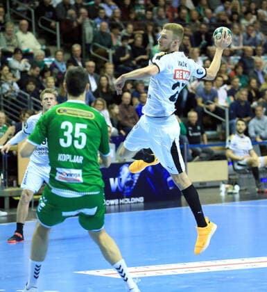 GER, DHB, 1 HBL, FUECHSE BERLIN VS SC DHfK LEIPZIG 26 12 2019, Max Schmeling Halle, Berlin, GER, DHB, 1 HBL, FUECHSE BERLIN VS SC DHfK LEIPZIG, DHB regulations prohibit any use of photographs as image sequences and or quasi video in image Marco Kopljar Fuechse Berlin 35 , Philipp Weber SC DHfK Leipzig 20 nordphotox xEngler nph00076