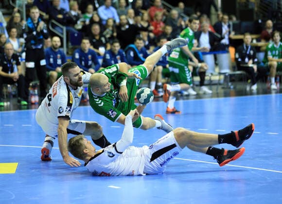 GER, DHB, 1 HBL, FUECHSE BERLIN VS SC DHfK LEIPZIG 26 12 2019, Max Schmeling Halle, Berlin, GER, DHB, 1 HBL, FUECHSE BERLIN VS SC DHfK LEIPZIG, DHB regulations prohibit any use of photographs as image sequences and or quasi videoPaul Drux Fuechse Berlin 95 , , , Alen Milosevic SC DHfK Leipzig 34 , Franz Semper SC DHfK Leipzig 3 nordphotox xEngler nph00076