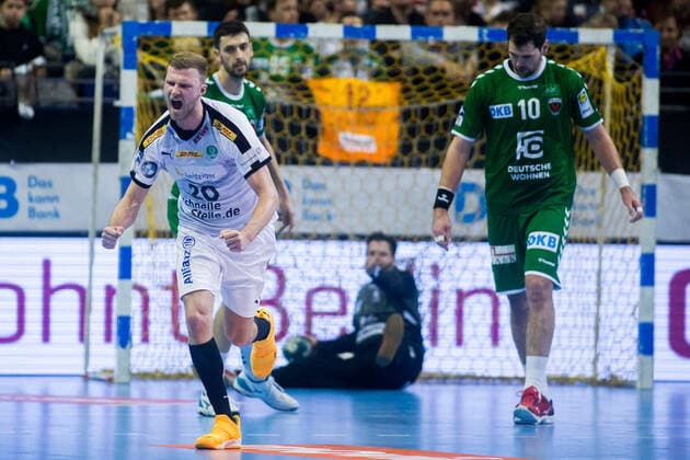 26 12 2019, xfrx, Handball Bundesliga, Fuechse Berlin SC DHfK Leipzig emspor, f l Philipp Weber SC DHfK Leipzig DFL DFB REGULATIONS PROHIBIT ANY USE OF PHOTOGRAPHS as IMAGE SEQUENCES and or QUASI VIDEO Berlin