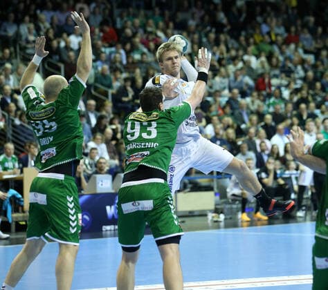 GER, DHB, 1 HBL, FUECHSE BERLIN VS SC DHfK LEIPZIG 26 12 2019, Max Schmeling Halle, Berlin, GER, DHB, 1 HBL, FUECHSE BERLIN VS SC DHfK LEIPZIG, DHB regulations prohibit any use of photographs as image sequences and or quasi videoPaul Drux Fuechse Berlin 95 , Mijajlo Marsenic Fuechse Berlin 93 , Franz Semper SC DHfK Leipzig 3 nordphotox xEngler nph00076