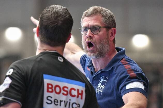 Geir Sveinsson Trainer HSG Nordhorn Lingen complains to the referee GER, Handball, 1 Handball Bundesliga, HSG Nordhorn Lingen SC Magdeburg, 26 12 2019, EmslandArena Lingen Copyright: xWenzelx Eibner-Pressefotox EP_fwl