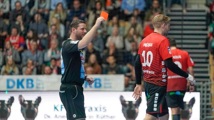 26 12 2019, Emslandarena, Lingen, GER, Handball, 1 Bundesliga HSG Nordhorn Lingen SC Magdeburg, red for Patrick Miedema HSG Nordhorn Lingen 10 DFL REGULATIONS PROHIBIT ANY USE OF PHOTOGRAPHS AS IMAGE SEQUENCES AND OR QUASI VIDEO Lingen Lower Saxony Germany Emslandarena