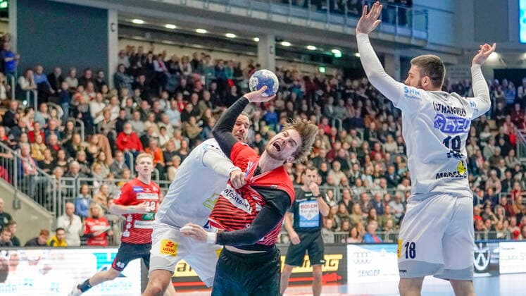 26 12 2019, Emslandarena, Lingen, GER, Handball, 1 Bundesliga HSG Nordhorn Lingen SC Magdeburg, Lutz Heiny HSG Nordhorn Lingen 5 DFL REGULATIONS PROHIBIT ANY USE OF PHOTOGRAPHS AS IMAGE SEQUENCES AND OR QUASI VIDEO Lingen Lower Saxony Germany Emslandarena