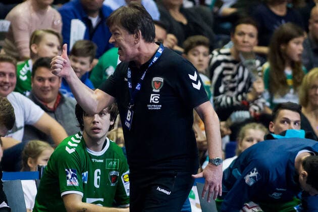 26 12 2019, xfrx, Handball Bundesliga, Fuechse Berlin SC DHfK Leipzig emspor, v l Trainer Velimir Petkovic Fuechse Berlin DFL DFB REGULATIONS PROHIBIT ANY USE OF PHOTOGRAPHS as IMAGE SEQUENCES and or QUASI VIDEO Berlin
