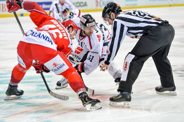 26 12 2019, Davos, Vaillant Arena, Spengler Cup HC Trinec Team Canada, David Desharnais Team Canada against Stepan Novotny Ocelari Trinec Davos Vaillant Arena Grisons Switzerland Copyright: xJustPictures.ch AndreaxBrancax