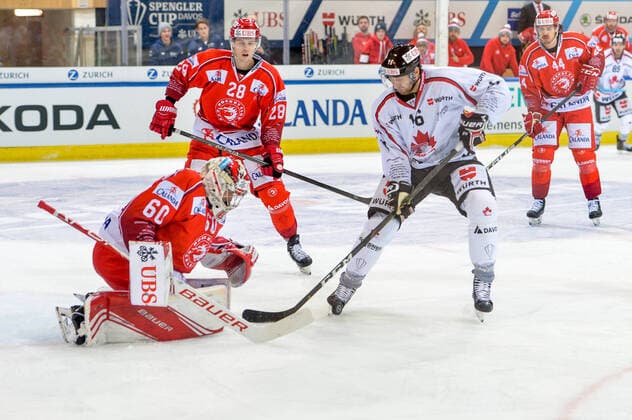 26 12 2019, Davos, Vaillant Arena, Spengler Cup HC Trinec Team Canada, Eric Fehr Team Canada against goalkeeper Petr Kvaca Ocelari Trinec Davos Vaillant Arena Grisons Switzerland Copyright: xJustPictures.ch AndreaxBrancax