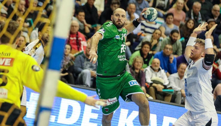 26 12 2019, Handball, 1 Bundesliga, 19 Matchday, Füchse Berlin SC DHfK Leipzig, Max Schmeling Halle Berlin Michael Müller throws the ball on goal Handball 1 Bundesliga Füchse Berlin SC DHfK Leipzig