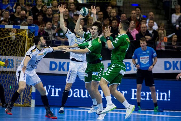 26 12 2019, xfrx, Handball Bundesliga, Fuechse Berlin SC DHfK Leipzig emspor, v l Bastian Roscheck SC DHfK Leipzig ,Jacob Tandrup Holm Fuechse Berlin DFL DFB REGULATIONS PROHIBIT ANY USE OF PHOTOGRAPHS as IMAGE SEQUENCES and or QUASI VIDEO Berlin
