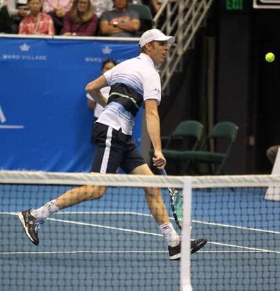 December 27, 2019 - Sam Querrey runs to the net during the Hawaii Open invitational tournament match between Sam Querrey (USA) and Jordan Thompson (Australia) at the Stan Sheriff Center in Honolulu, HI - CSM. Tennis 2019: Hawaii Open DEC27 - ZUMAc04_ 20191227_zaf_c04_104 Copyright: xMichaelxSullivanx