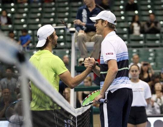 December 27, 2019 - Opponents shake hands after the Hawaii Open invitational tournament match between Sam Querrey (USA) and Jordan Thompson (Australia) at the Stan Sheriff Center in Honolulu, HI - CSM Tennis 2019: Hawaii Open DEC27 - ZUMAc04_ 20191227_zaf_c04_114 Copyright: xMichaelxSullivanx