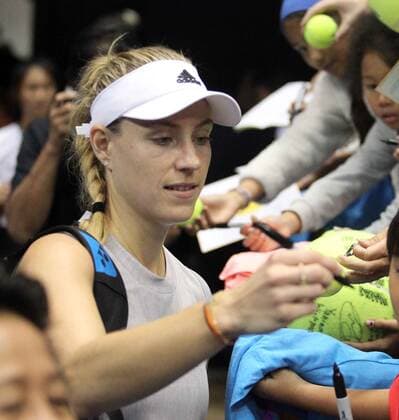 December 27, 2019 - Angelique Kerber signs autographs at the Hawaii Open invitational tournament match between Misaki Doi (Japan) and Angelique Kerber (Germany) at the Stan Sheriff Center in Honolulu, HI - CSM Tennis 2019: Hawaii Open DEC27 - ZUMAc04_ 20191227_zaf_c04_280 Copyright: xMichaelxSullivanx
