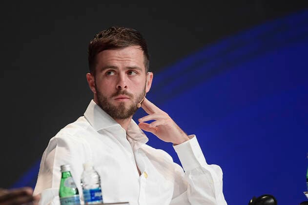 Foto Fabio Ferrari - LaPresse 28 Dicembre 2019 Dubai ( Emirati Arabi ) 14ma edizione di Dubai International Sports Conference - Football Changing the Future - Globe Soccer Award 2019 Nella foto:Miralem Pjanic& x301; (Juventus &amp; Bosnia &amp; Herzegovina national team, Nationalteam Star ) photo Fabio Ferrari LaPresse December 28, 2019 Dubai (Unated Arab Emirate) Sport 13th edition of the Dubai International Sports Conference - Football Changing the Future - Globe Soccer Award 2019 In the pic:Miralem Pjanic& x301; (Juventus &amp; Bosnia &amp; Herzegovina National Team Star )  Copyright: xFabioxFerrari LaPresse LaPresse x