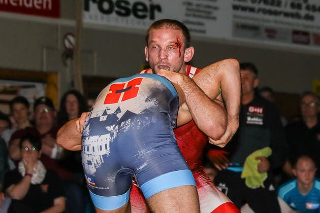 Ringen Bundesliga Endrunde 1 4 Finale - 2019 - TuS Adelhausen - SV Wacker Burghausen - 28-12-2019 Bozo Starcevic (TuS Adelhausen rot) und Roland Schwarz (SV Wacker Burghausen blau) (Gr.roem. 86KG), beim Ringen Bundesliga Endrunde 1 4 Finale zwischen dem TuS Adelhausen und SV Wacker Burghausen, am Samstag, den 28. Dezember 2019 Dinkelberghalle in Adelhausen (Deutschland). *** Wrestling Bundesliga Final 1 4 Finals 2019 TuS Adelhausen SV Wacker Burghausen 28 12 2019 Bozo Starcevic TuS Adelhausen red and Roland Schwarz SV Wacker Burghausen blue Gr roem 86KG , at the wrestling Bundesliga Final 1 4 Finals between TuS Adelhausen and SV Wacker Burghausen, on Saturday 28 December 2019 Dinkelberghalle in Adelhausen Germany Copyright: xBEAUTIFULxSPORTS G.xHubbsx