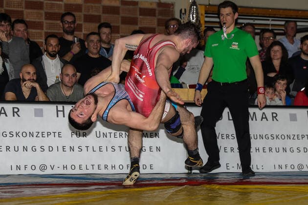 Ringen Bundesliga Endrunde 1 4 Finale - 2019 - TuS Adelhausen - SV Wacker Burghausen - 28-12-2019 Stephan Brunner (TuS Adelhausen rot) und Ali-Pasha Umarpashaev (SV Wacker Burghausen blau) (Freistil 75A KG), beim Ringen Bundesliga Endrunde 1 4 Finale zwischen dem TuS Adelhausen und SV Wacker Burghausen, am Samstag, den 28. Dezember 2019 Dinkelberghalle in Adelhausen (Deutschland). *** Wrestling Bundesliga Final 1 4 finals 2019 TuS Adelhausen SV Wacker Burghausen 28 12 2019 Stephan Brunner TuS Adelhausen red and Ali Pasha Umarpashaev SV Wacker Burghausen blue freestyle 75A KG , at the wrestling Bundesliga Final 1 4 finals between TuS Adelhausen and SV Wacker Burghausen, on Saturday, December 28, 2019 Dinkelberghalle in Adelhausen Germany Copyright: xBEAUTIFULxSPORTS G.xHubbsx